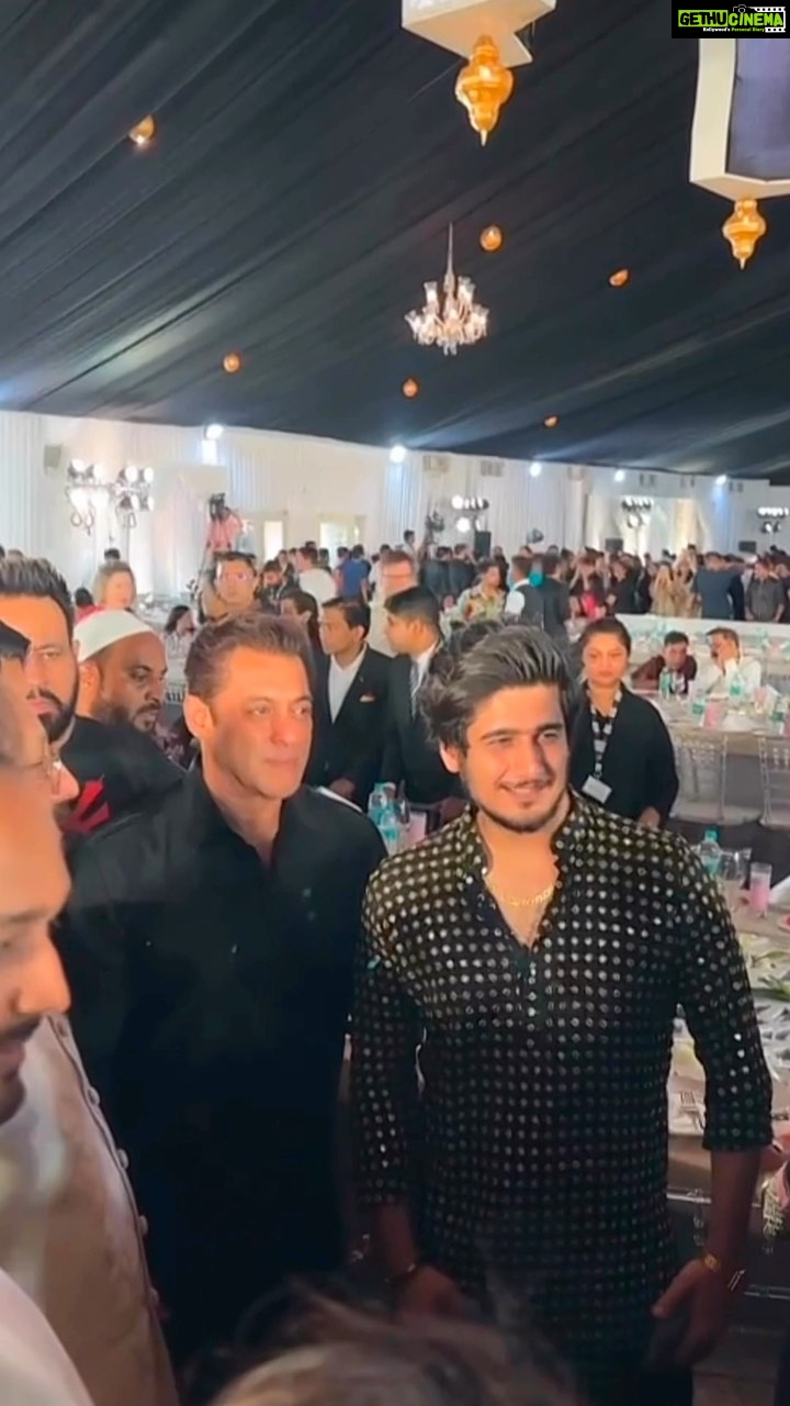 Bhavin Bhanushali - 442.7K Likes - 🖤🖤 @beingsalmankhan
#grwm
Wearing: @bhanu.designer