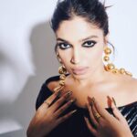 Bhumi Pednekar Instagram - Tonight for #PinkVillaStyleIcons 🖤 @pinkvilla Outfit: @bloni.atelier Jewellery:@simranchhabrajewels @e3kjewelry @ishhaara @ascend.rohank Styling: @kshitijkankaria and @karishma.diwan Makeup: @sonicsmakeup Hair: @marcepedrozo Photographer: @pixel.exposures Managed by: @khandelwal_neha
