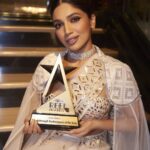 Bhumi Pednekar Instagram – Got awarded for not one but two pieces of my work that the jury felt worthy of appreciation. It came as such a surprise. ‘Breakthrough Performance Of The Year’ for #BadhaaiDo and #GovindaNaamMera. Received the award from Ramesh Sippy sir and he patted my back, saying well done. He was also on the jury and I just stood there so overwhelmed.
Thank you #News18ShowshaReelAwards and the jury. This one is for both my directors #HarshvardhanKulkarni @shashankkhaitan 🎖️🫶🏼
