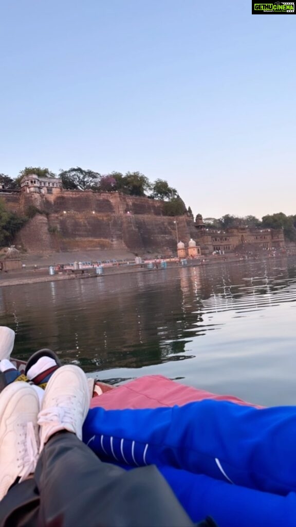 Bhumi Pednekar Instagram - India Is Beautiful #maheshwar #Madhyapradesh The peace you’ll find here is unmatched. With River Narmada in its full glory. It’s clean, has retained its old world charm, the ghats aren’t very populated and the food is uffff.