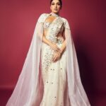 Bhumi Pednekar Instagram - My cape has super powers Wearing @abujanisandeepkhosla @asalabusandeep 🤍 Jewellery @goenkaindia Styled by @mohitrai Makeup @sonicsmakeup Hair @marcepedrozo Clicked by @lisadsouza Managed by @yashrajfilmstalent @khandelwal_neha