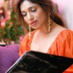 Bhumi Pednekar Instagram - Wherever you go, however successful you get, you always stay connected to your roots. This is my story of how I carried my childhood from my Nani’s home in Jaipur to my own home in Mumbai. Intense rich colors and Ultra smooth finish of Dulux Velvet Touch bring alive the colors of my childhood. @dulux.india #Dulux #VelvetTouch #FeelsLikeHome #TruColor