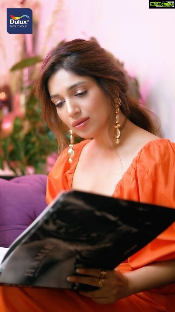 Bhumi Pednekar Instagram - Wherever you go, however successful you get, you always stay connected to your roots. This is my story of how I carried my childhood from my Nani’s home in Jaipur to my own home in Mumbai. Intense rich colors and Ultra smooth finish of Dulux Velvet Touch bring alive the colors of my childhood. @dulux.india #Dulux #VelvetTouch #FeelsLikeHome #TruColor