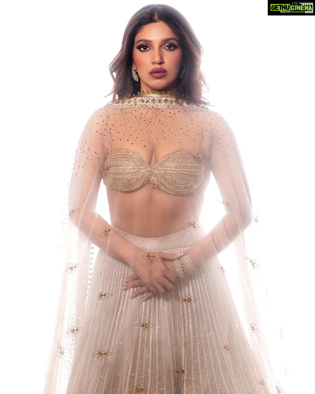 Bhumi Pednekar Instagram - Golden Dream @shantanunikhil Styled @manishamelwani ❤️ #OutTakes
