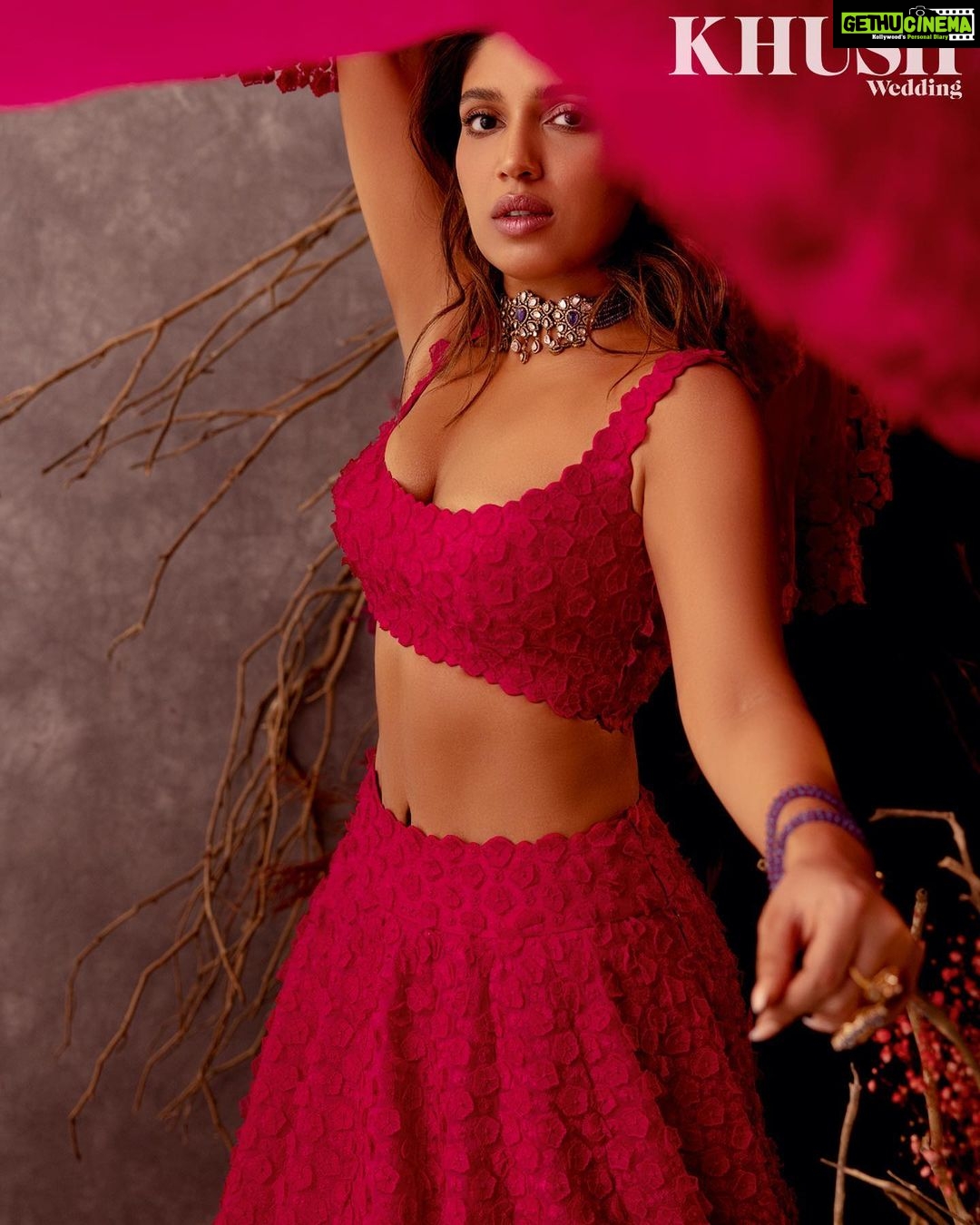 Bhumi Pednekar Instagram - @khushmag . . . Editor-in-chief: Sonia Ullah (@Sonia_Ullah) Wardrobe: Mrunalini Rao (@MrunaliniRao) Jewellery: Dhirsons Jewellers (@dhirsons_jewellers) Photographer: Vansh Virmani (@VanshVirmani) Creative Director: Manni Sahota (@Mannisahota_) Fashion Editor: Vikas Rattu (@Vikas_r) Fashion Stylist: Tanishq Malhotra (@TanishqMalhotraa) Makeup: Sonik Sarwate (@sonicsmakeup) Hair: Seema Khan (@hairstories_byseema) Interview by: Nupur Sarvaiya (@nupursarvaiya) Set Execution: Phoolandevi Events (@phoolandevievents) Production coordination: April Studios (@april.studios) Studio Courtesy: Go Studios (@gostudio.in) Styling Assistants: Bhavya Jain, Archita Elwadhi, Farheen Kaur & Garima Artist Talent Management: YRF (@Yashrajfilmstalent)