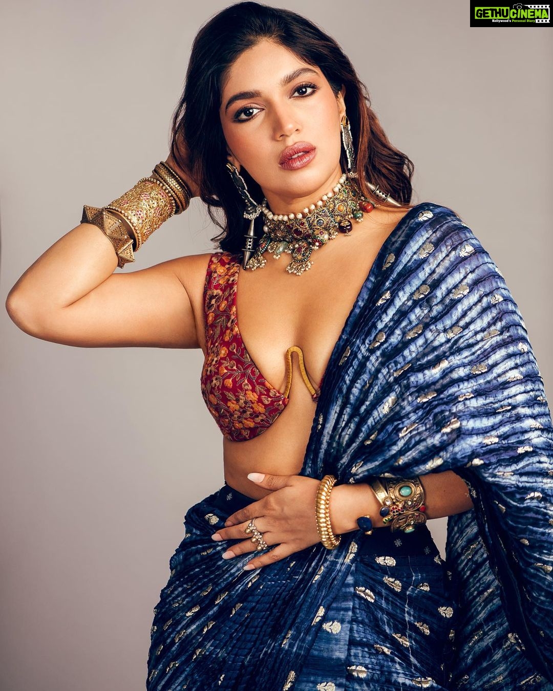 Bhumi Pednekar Instagram - For my best friends wedding 🧿 . . . Outfit - @qbikofficial Earings - @apalabysumitofficial Necklace - @bespokevintagejewels_shwet Bangles and rings - @motifsbysurabhididwania @apalabysumitofficial Styled by - @manishamelwani Big love to @rheakapoor Makeup - @charmithakral Hair @hairbysachinkhiwal Style team - @iambidipto_ and @shivikapaliwal Photographed by - @khushboo_sahrawat_photography