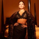 Bhumi Pednekar Instagram - Aaj ka pehla look🥇 #SakalSanmanAwards In @farazmanan Jewelery by @anmoljewellers Styled by @mohitrai @shubhi.kumar @teammrstyles Hair: @hairstories_byseema Makeup: @sonicsmakeup Photos by @tejasnerurkarr Managed by @khandelwal_neha Makeup Team @amehra167