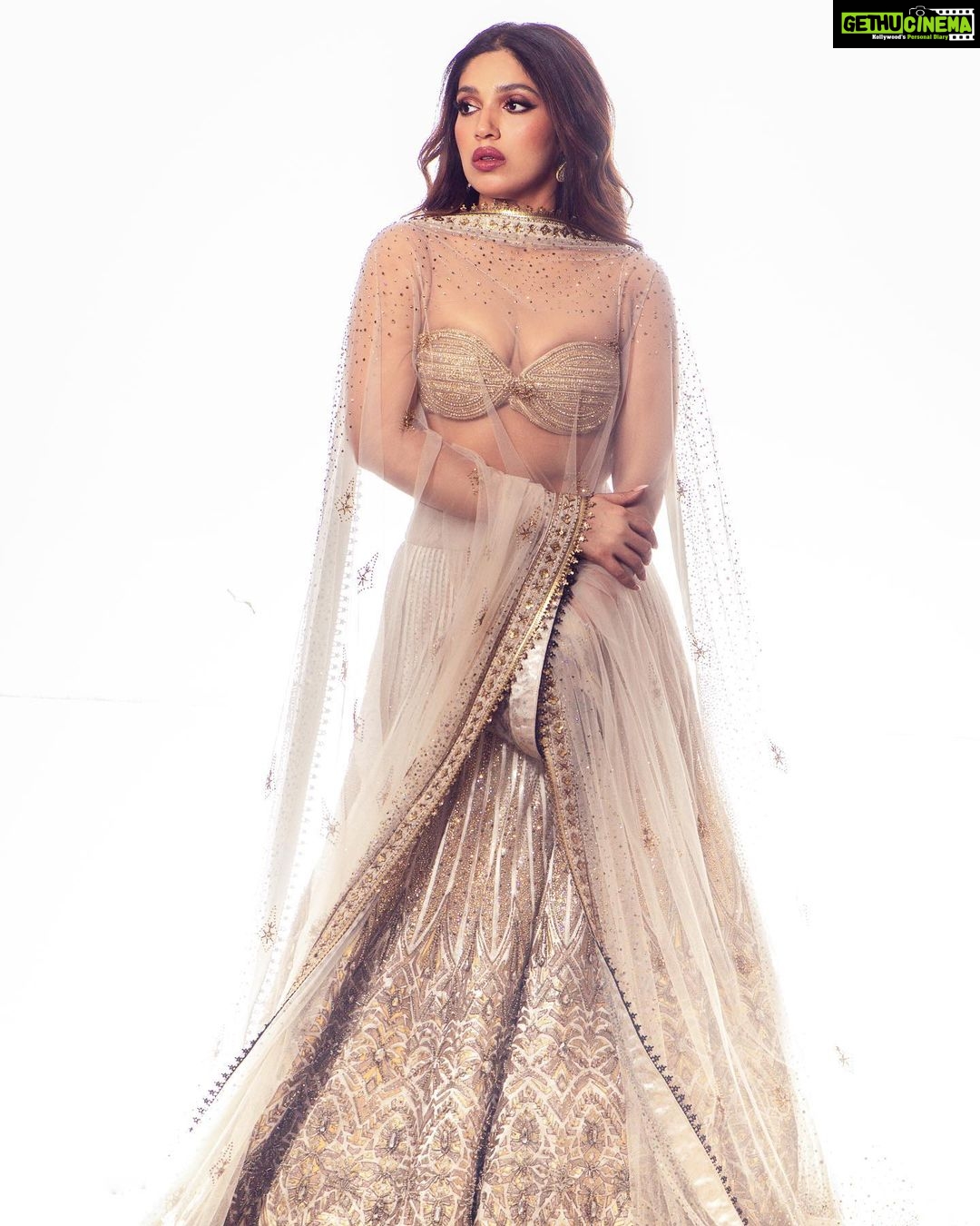 Bhumi Pednekar Instagram - Golden Dream @shantanunikhil Styled @manishamelwani ❤️ #OutTakes