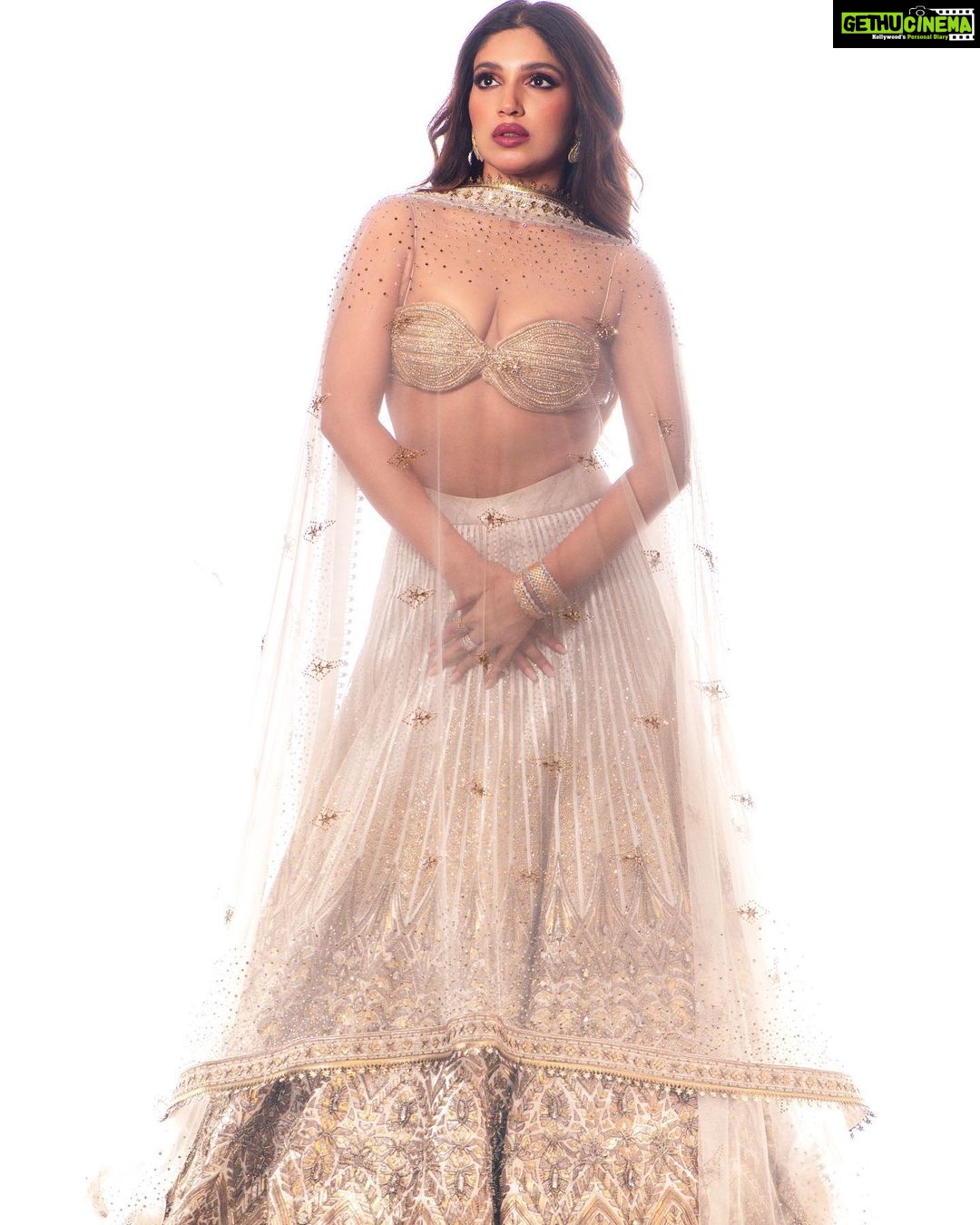 Bhumi Pednekar Instagram - Golden Dream @shantanunikhil Styled @manishamelwani ❤️ #OutTakes