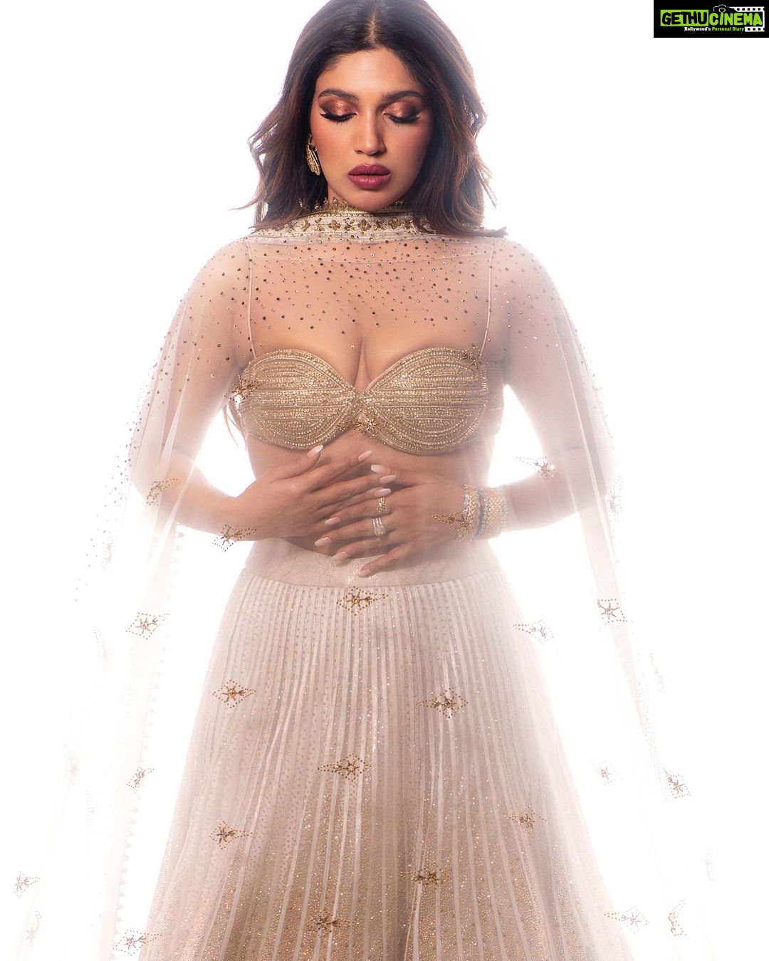 Bhumi Pednekar Instagram - Golden Dream @shantanunikhil Styled @manishamelwani ❤️ #OutTakes