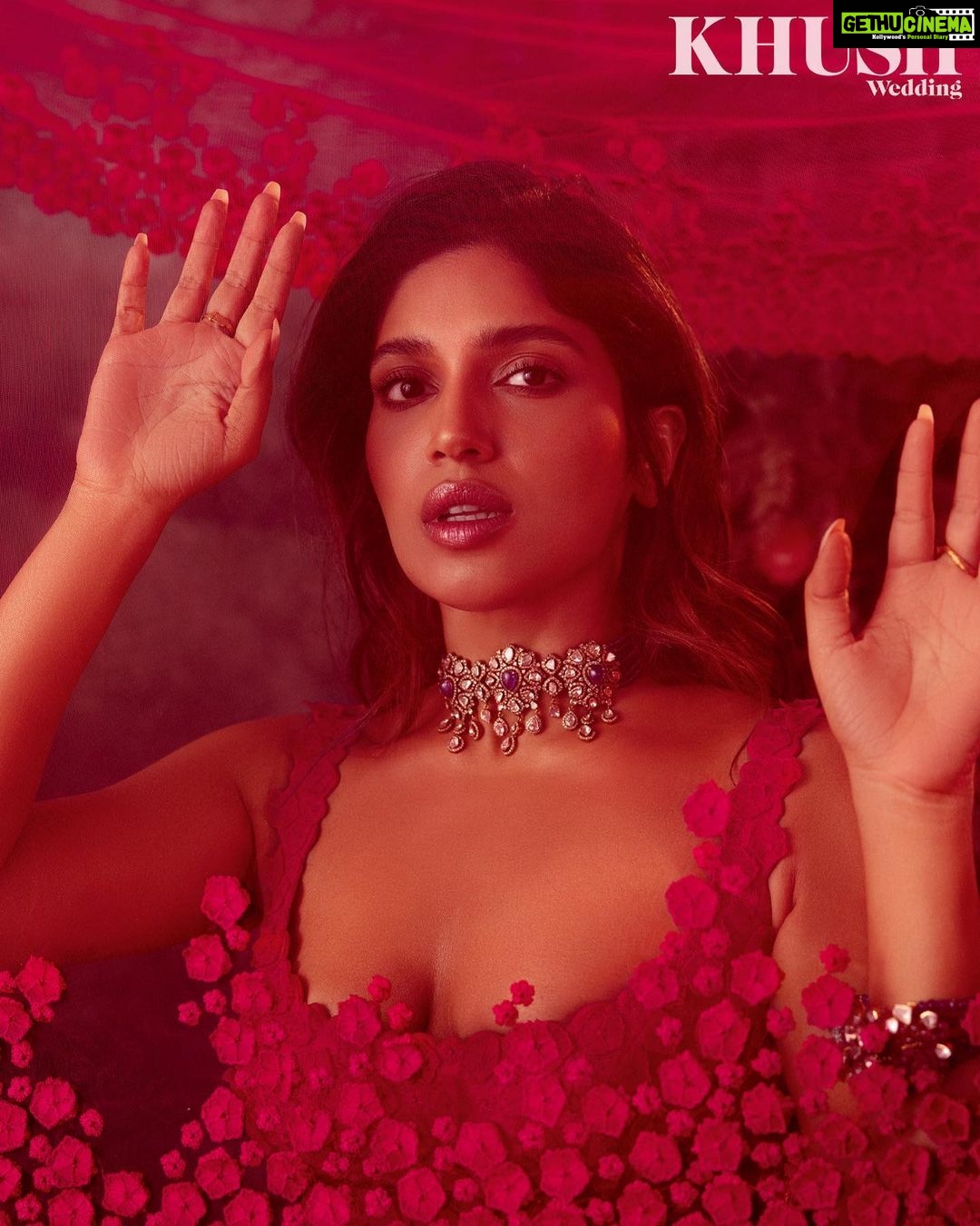 Bhumi Pednekar Instagram - @khushmag . . . Editor-in-chief: Sonia Ullah (@Sonia_Ullah) Wardrobe: Mrunalini Rao (@MrunaliniRao) Jewellery: Dhirsons Jewellers (@dhirsons_jewellers) Photographer: Vansh Virmani (@VanshVirmani) Creative Director: Manni Sahota (@Mannisahota_) Fashion Editor: Vikas Rattu (@Vikas_r) Fashion Stylist: Tanishq Malhotra (@TanishqMalhotraa) Makeup: Sonik Sarwate (@sonicsmakeup) Hair: Seema Khan (@hairstories_byseema) Interview by: Nupur Sarvaiya (@nupursarvaiya) Set Execution: Phoolandevi Events (@phoolandevievents) Production coordination: April Studios (@april.studios) Studio Courtesy: Go Studios (@gostudio.in) Styling Assistants: Bhavya Jain, Archita Elwadhi, Farheen Kaur & Garima Artist Talent Management: YRF (@Yashrajfilmstalent)