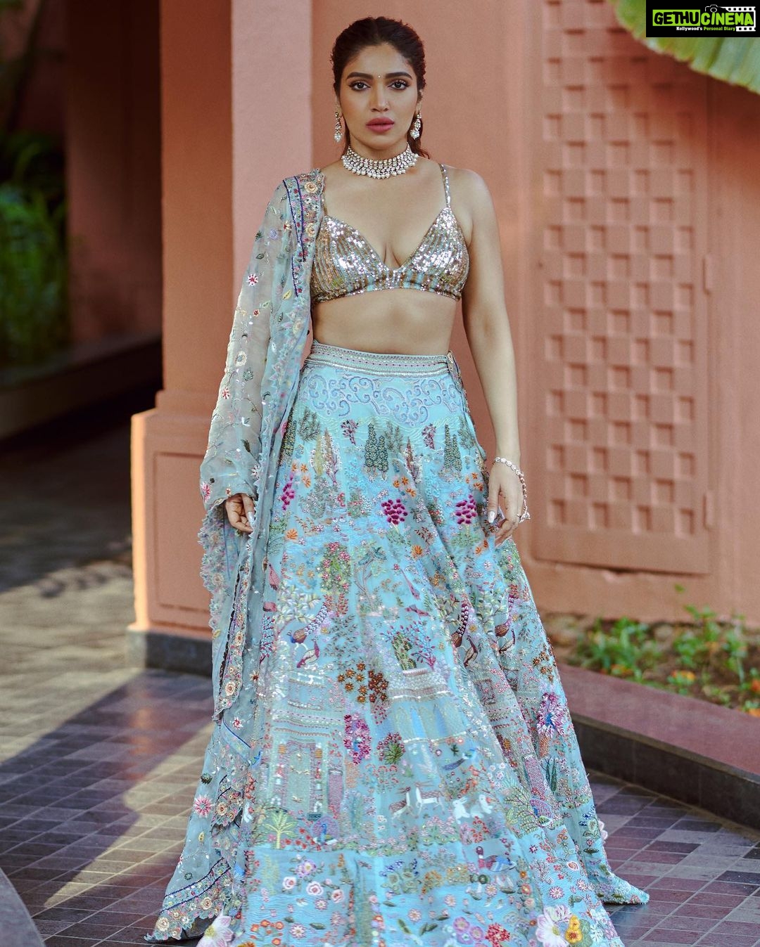 Bhumi Pednekar Instagram - Serial Bridesmaid 🥇 . . Wearing @rahulmishra_7 Jewellery @curiocottagejewelry Styled @pranita.abhi Hair @hairstories_byseema Clicked @lisadsouza