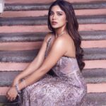 Bhumi Pednekar Instagram - Been a little extra lately, and I love it 👑 . . . Wearing @dollyjstudio Styled by @pranita.abhi Hair @hairstories_byseema Makeup - Me :) Clicked by @lisadsouza
