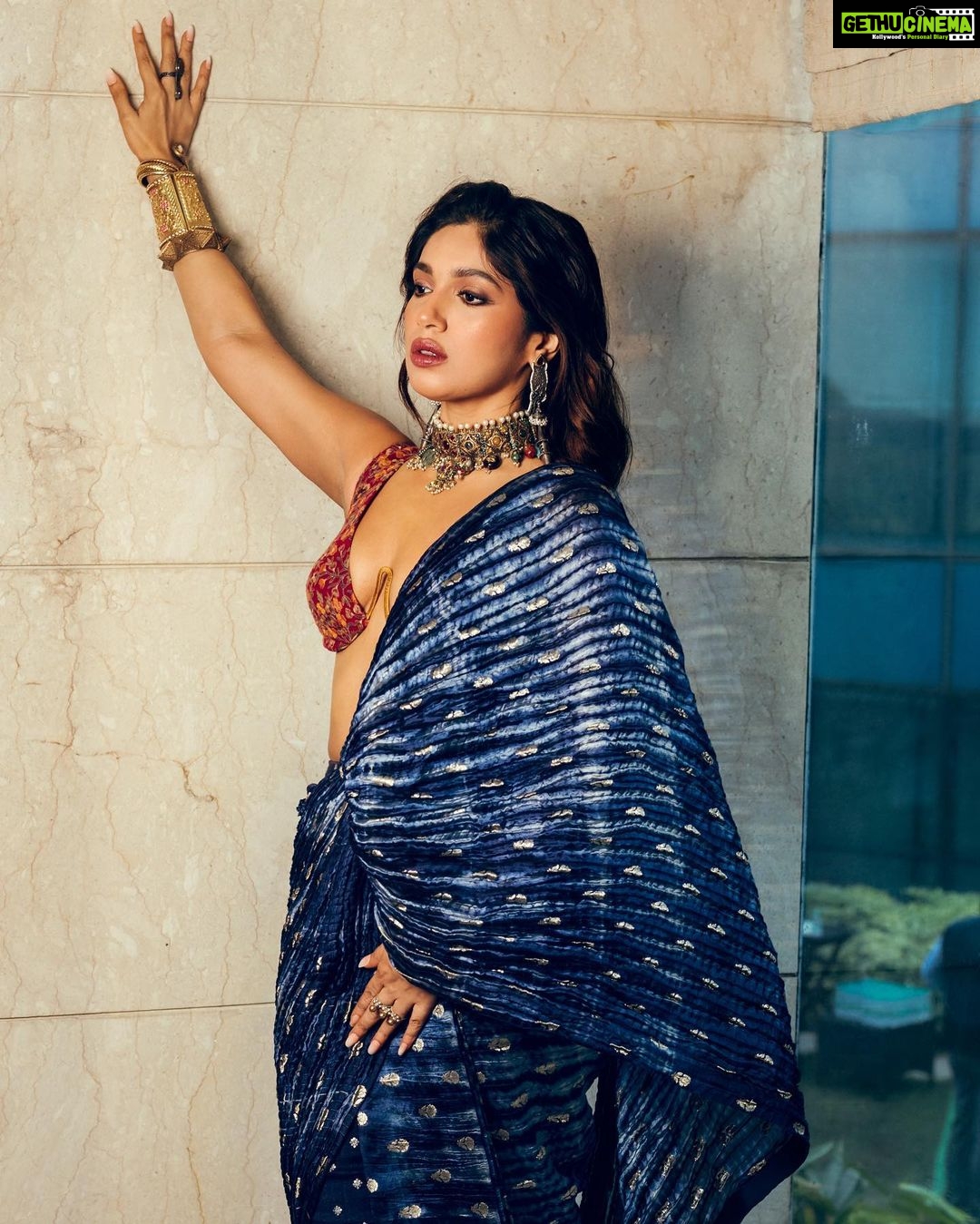 Bhumi Pednekar Instagram - For my best friends wedding 🧿 . . . Outfit - @qbikofficial Earings - @apalabysumitofficial Necklace - @bespokevintagejewels_shwet Bangles and rings - @motifsbysurabhididwania @apalabysumitofficial Styled by - @manishamelwani Big love to @rheakapoor Makeup - @charmithakral Hair @hairbysachinkhiwal Style team - @iambidipto_ and @shivikapaliwal Photographed by - @khushboo_sahrawat_photography