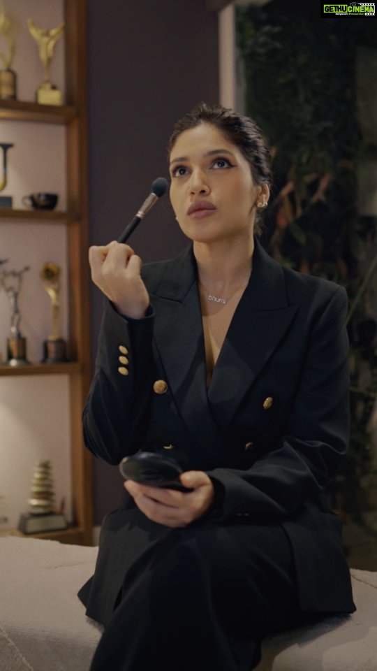 Bhumi Pednekar Instagram - But honestly, Madan Kumar is genuinely a great actor… isske drame hi khatam nahi hote kabhi 🤬 Watch for yourself in #JubileeOnPrime New Series, Apr 7 only on @primevideoin @motwayne @prosenstar @aditiraohydari @aparshakti_khurana @sidhant @wamiqagabbi @iamramkapoor @nandishsandhu @shwetabasuprasad11 @andolanofficial