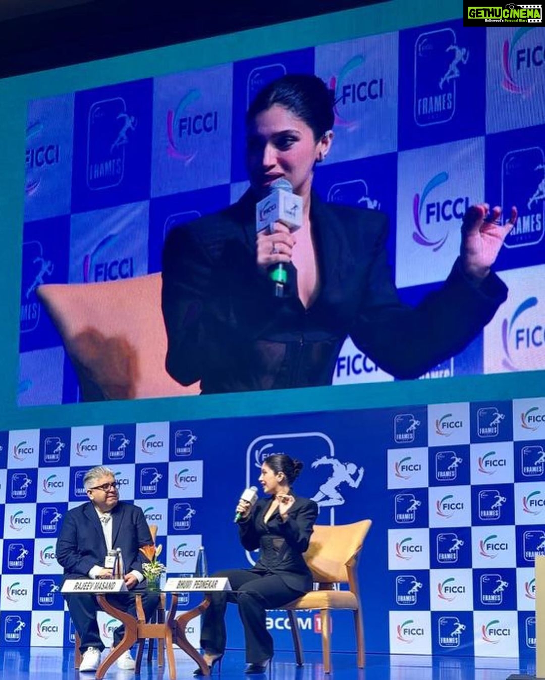Bhumi Pednekar Instagram - Had a super fire chat on cinema, my filmography and film choices at the #ficciframes2023 ❤️ . . . @Ficci_frames #FICCI Styled by @mohitrai with @shubhi.kumar @tarangagarwalofficial Assisted by @muskanduaaa Jacket : @muglerofficial X @hm Accessories : @pipabella X @rheakapoor @tuula.jewellery Hair : @hairstories_byseema Makeup : @sonicsmakeup Photos: @vidhigodha
