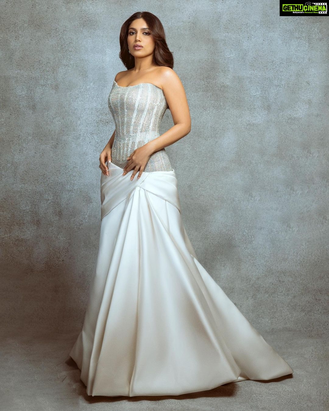 Bhumi Pednekar Instagram - Wore this beautiful couture piece by @ramikadi for my big win last night. Thank you Rami for always making me look and feel this exceptional 🤍 @rheakapoor can’t ever stop telling you, you’re my 💫 Team Styled by @rheakapoor along with @chandiniw @manishamelwani @sanyakapoor Jewels @h.ajoomal Makeup @sonicsmakeup Hair @marcepedrozo Managed by @khandelwal_neha Clicked by @dinesh_ahuja