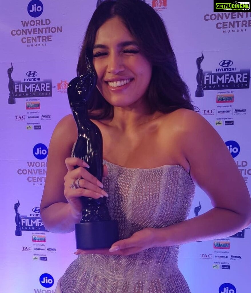 Bhumi Pednekar Instagram - My third one :) #BadhaaiDo will be etched in my heart forever ❤️🌈 #FilmfareAwards2023 Thank you god, my family, friends, all my film makers and my audience. 6 wins last night on a popular platform, shows things are changing and for the better. There couldn’t have been a better time than now to celebrate Badhaai Do. We stand tall with our Queer friends with the hope that our film contributed into making this world a fair and equal place for all. Jo bhi ho, Love is love ❤️ My dearest @rajkummar_rao, congratulations on your big win. You are one of the finest of our generation. You’ve inspired me in so many ways. Upwards and onwards my friend. #HarshwardhanKulkarni our Harry. Your kindness, empathy, craft and love for cinema reflects in every part of Badhaai Do. Love you Harry. Thank you guiding me through this experience. Congratulations Harry! Our super writers @sumadhikary and #AkshatGhildial. Hamare do anmol ratan. Thank you for writing Sumi and Shardul the way you both did. You both are the soul of our film. Congratulations of your multiple wins. @sheeba.chadha you are so special and definitely my lucky charm. We started with Dum laga ke haisha and now Badhaai Do. Sheeba you are ❤️ My @jungleepictures team. Thank you @amritapndy for making this film, standing rock solid with it. #VineetJain sir your trust in us has been our biggest support. @ameetdhanwani #Mamta #Anoop and team Junglee ❤️ I want end this love note by acknowledging my co actors @chum_darang and @gulshandevaiah78 . You both complete Badhaai Do. Rimjhim, Sumi is only complete with you. Thank you for giving such an awe worthy performance you both. The entire cast and crew 🫡 @seemabhargavapahwa @rohitrchaturvedi @anishjohn83 @swapsagram #keertisir All the Ad’s everyone associated this one is yours. Thank you @filmfare for the best and most memorable night ever ❤️