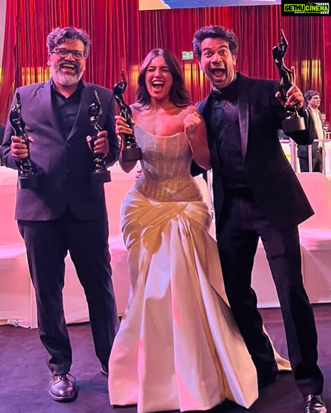 Bhumi Pednekar Instagram - My third one :) #BadhaaiDo will be etched in my heart forever ❤️🌈 #FilmfareAwards2023 Thank you god, my family, friends, all my film makers and my audience. 6 wins last night on a popular platform, shows things are changing and for the better. There couldn’t have been a better time than now to celebrate Badhaai Do. We stand tall with our Queer friends with the hope that our film contributed into making this world a fair and equal place for all. Jo bhi ho, Love is love ❤️ My dearest @rajkummar_rao, congratulations on your big win. You are one of the finest of our generation. You’ve inspired me in so many ways. Upwards and onwards my friend. #HarshwardhanKulkarni our Harry. Your kindness, empathy, craft and love for cinema reflects in every part of Badhaai Do. Love you Harry. Thank you guiding me through this experience. Congratulations Harry! Our super writers @sumadhikary and #AkshatGhildial. Hamare do anmol ratan. Thank you for writing Sumi and Shardul the way you both did. You both are the soul of our film. Congratulations of your multiple wins. @sheeba.chadha you are so special and definitely my lucky charm. We started with Dum laga ke haisha and now Badhaai Do. Sheeba you are ❤️ My @jungleepictures team. Thank you @amritapndy for making this film, standing rock solid with it. #VineetJain sir your trust in us has been our biggest support. @ameetdhanwani #Mamta #Anoop and team Junglee ❤️ I want end this love note by acknowledging my co actors @chum_darang and @gulshandevaiah78 . You both complete Badhaai Do. Rimjhim, Sumi is only complete with you. Thank you for giving such an awe worthy performance you both. The entire cast and crew 🫡 @seemabhargavapahwa @rohitrchaturvedi @anishjohn83 @swapsagram #keertisir All the Ad’s everyone associated this one is yours. Thank you @filmfare for the best and most memorable night ever ❤️