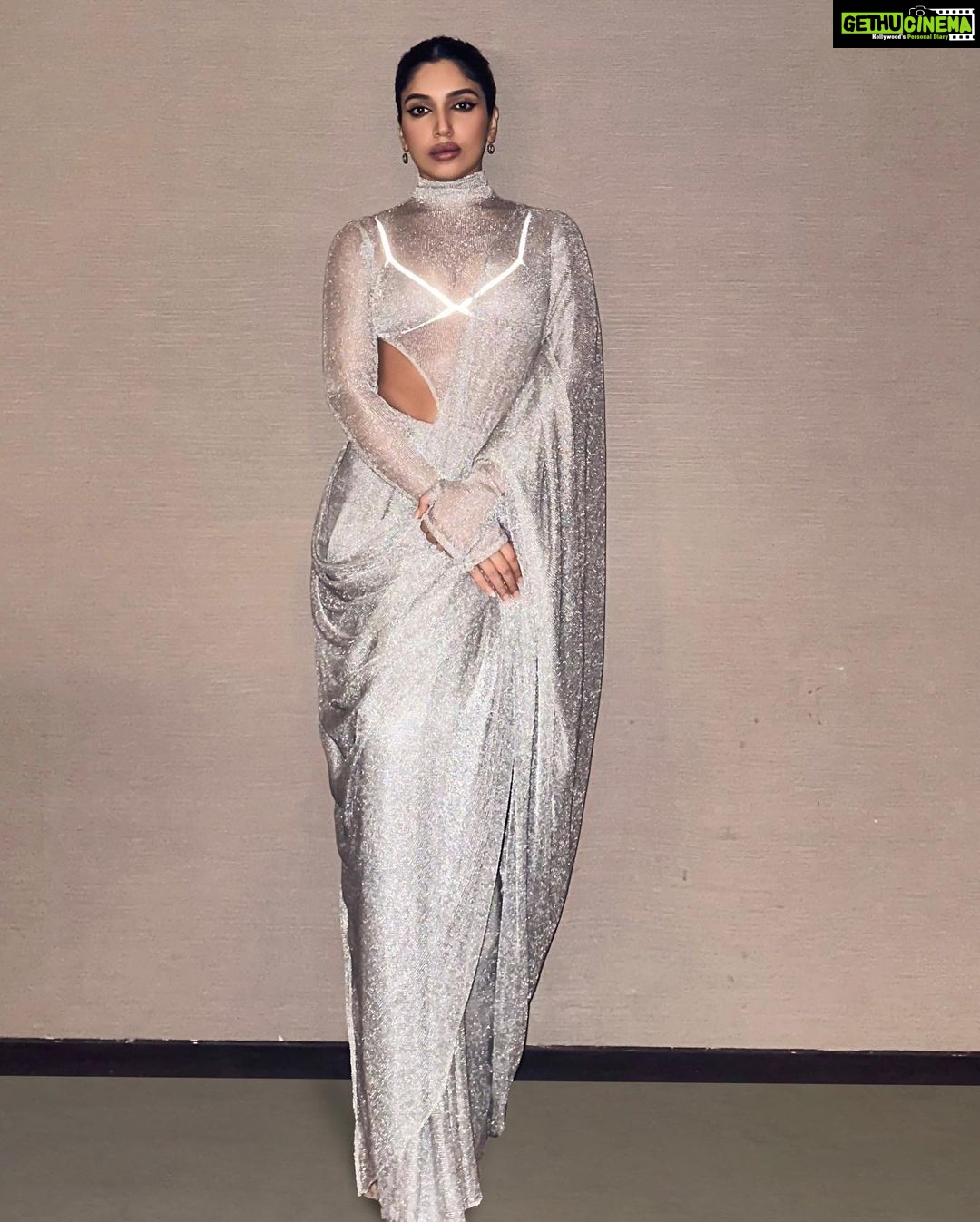 Bhumi Pednekar Instagram - Sustainable And Fashionable π #ellesustainabilityawards2023 @elleindia My custom mesh sari from @bloni.atelier is made from recycled metal and can be melted and regenerated further. The future and present of fashion is changing towards greener practices, as thatβs the need of the hour. π: @amrapalijewels Styled by: @chandiniw Hair: @hairstylist_madhav2.0 Make up: @sonicsmakeup Assistant: @amehra167 Photographer: @chandrahas_prabhu Managed by: @khandelwal_neha