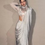 Bhumi Pednekar Instagram – Sustainable And Fashionable 😉
#ellesustainabilityawards2023 
@elleindia 

My custom mesh sari from @bloni.atelier is made from recycled metal and can be melted and regenerated further.
The future and present of fashion is changing towards greener practices, as that’s the need of the hour.

💎: @amrapalijewels
Styled by: @chandiniw
Hair: @hairstylist_madhav2.0
Make up: @sonicsmakeup
Assistant: @amehra167
Photographer: @chandrahas_prabhu
Managed by: @khandelwal_neha