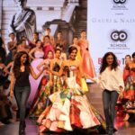 Bhumi Pednekar Instagram - Felt like an old world movie star as I walked for the incredible @gauriandnainika for the grand finale of #BombayTimesFashionWeek2023✨ The super talented duo has always outdone themselves collection after collection. You both are simply 🔥😍 PS: swipe to hear my biggest cheerleader scream with joy 😂 Also a special shout out to my cheer squad that came in all its glory ❤️ Team: Makeup @sonicsmakeup Hair @hairstories_byseema Managed by @khandelwal_neha Clicked by @vidhigodha @timesfashionweek