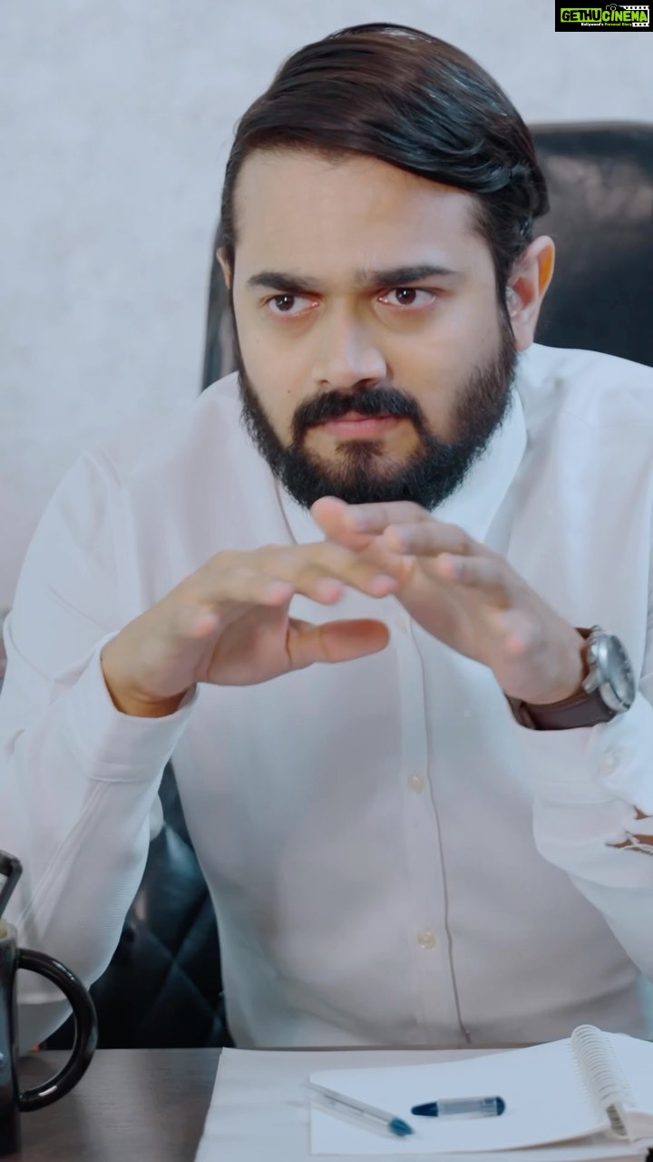 Bhuvan Bam - 1.4 Million Likes - Why go gol gol, when you can just have KFC’s all new Chicken Roll at INR 99?
@kfcindia_official
#KFCChickenRoll #KFCIndia #Collab #NewProduct #Ad
