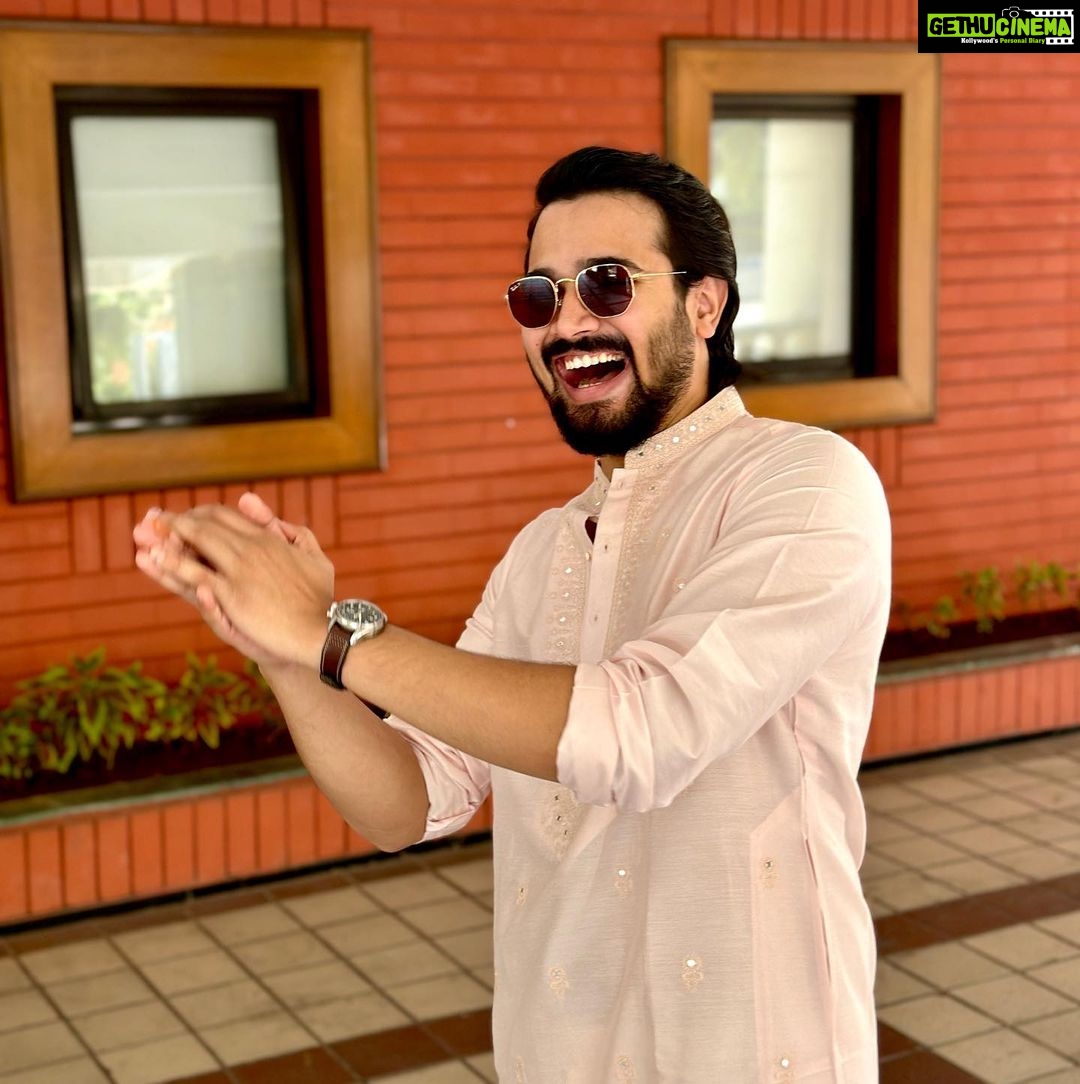 Bhuvan Bam - 1.4 Million Likes - Muskuraao! Lalalalalalala