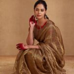 Bindu Madhavi Instagram – Saree Zameen par❤️🥰 

📸 – @venketramg 
Saree n styling – @rubyafroz80 
Retouching – @disha_dee 
Makeup – @meera.peace.love 
Hair – @puii_c_ammy 
Jewellary – @challani_jewellery