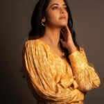Bindu Madhavi Instagram - Hakuna matata 💫 Outfit - @suave_moda Earrings - @ishhaara Makeup - @makeupby_francis Hair - @hairbyrajabali Photographer- @nikkhil_bareli Styling - @stylebynavyaanddivya