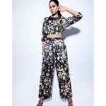 Bindu Madhavi Instagram - Fashion conscious Outfit - @whencut_goddamn Earrings - @urbanitii Makeup - @thimmappa180 Hair - @hairbyrajabali Photographer- @venurasuri Styling - @stylebynavyaanddivya