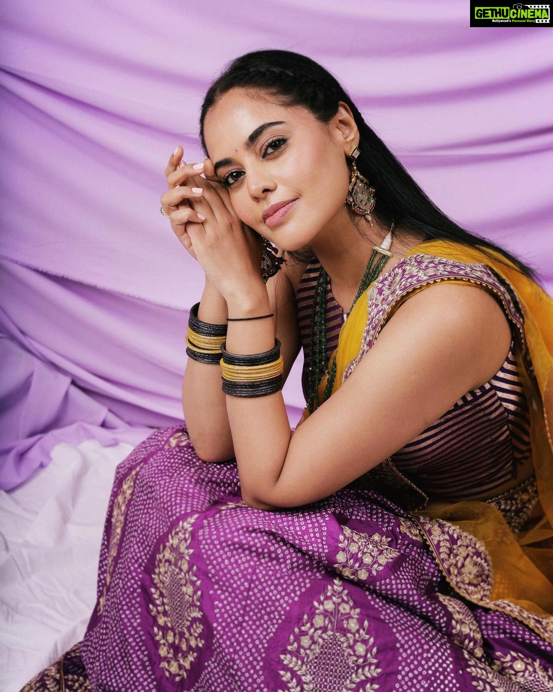 Bindu Madhavi Instagram - And am a natural in desi avatar💫 Outfit - @nainajainkolkata Jewellery - @malkha_jpb Makeup - @abhiramisivakumar Hair - @jamunadevraj 📸 - @deepak_durai_photography Team : @avinashelango arvindh_suresh Styling - @stylebynavyaanddivya