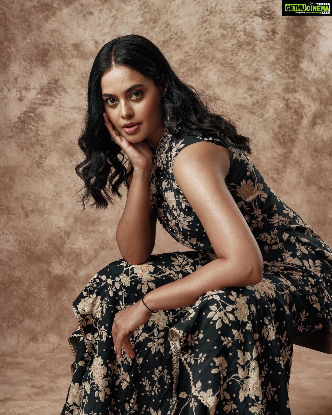 Bindu Madhavi Instagram - Confidence level - Manalni Evadra Aapedhi😉 Outfit - @anupellakuruofficial Earrings - @malkha_jpb Makeup - @ramya_mua Hair - @sabitha_seenu_hairstylist Photographer - @deepak_durai_photography Team : @avinashelango arvindh_suresh Styling - @stylebynavyaanddivya