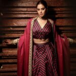 Bindu Madhavi Instagram – In her element… 

Outfit – @mimamsaa 
Choker – @malkha_jpb
Earrings – @amrapalijewels

Makeup – @makeupbywanshazia
Hair – @ashwinihairandmakeup

📸 – @deepak_durai_photography
Team : @avinashelango arvindh_suresh

Styling – @stylebynavyaanddivya