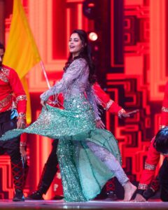 Bindu Madhavi Instagram - Watch me while I bust a groove to the beat….. @siimawards 

👗- @archana.karthick 
💄- @makeupbymadhushreeganapathy 
Hair - @marella_makeupstudio 
 📸 - @shotsbyvishal 
Styling - @stylebynavyaanddivya