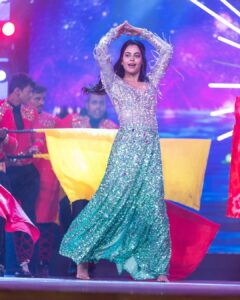 Bindu Madhavi Instagram - Watch me while I bust a groove to the beat….. @siimawards 

👗- @archana.karthick 
💄- @makeupbymadhushreeganapathy 
Hair - @marella_makeupstudio 
 📸 - @shotsbyvishal 
Styling - @stylebynavyaanddivya