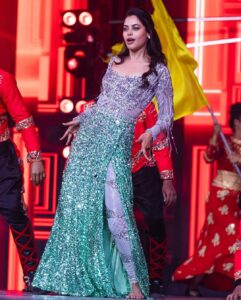 Bindu Madhavi Instagram - Watch me while I bust a groove to the beat….. @siimawards 

👗- @archana.karthick 
💄- @makeupbymadhushreeganapathy 
Hair - @marella_makeupstudio 
 📸 - @shotsbyvishal 
Styling - @stylebynavyaanddivya