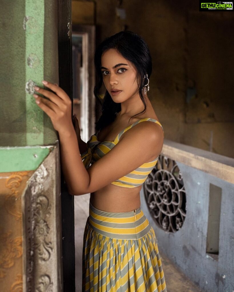 Bindu Madhavi Instagram - Pic to complete the grid P.s - I know u seen this pic already 🙃