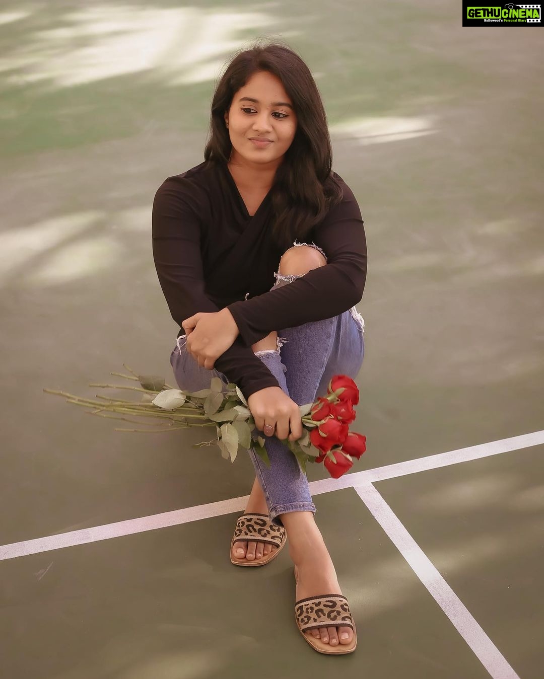 Brigida Instagram - POV: Give me fresh Flowers & old Love🌹 📸 - @you_and_i_studios Shot - @brigida_saga 💫 #valantinesday #valentines #valentine #love #rose #roses #fashion #lifestyle #fashionshoot #actor #actress #tamilcinema #kollywood #cinema #art #artist #artistsoninstagram #asethetic #loveislove #roses #redrose #sunset #dusk #portrait #portraits #brigida #movies #photography #photoshoot #photooftheday #youandistudios