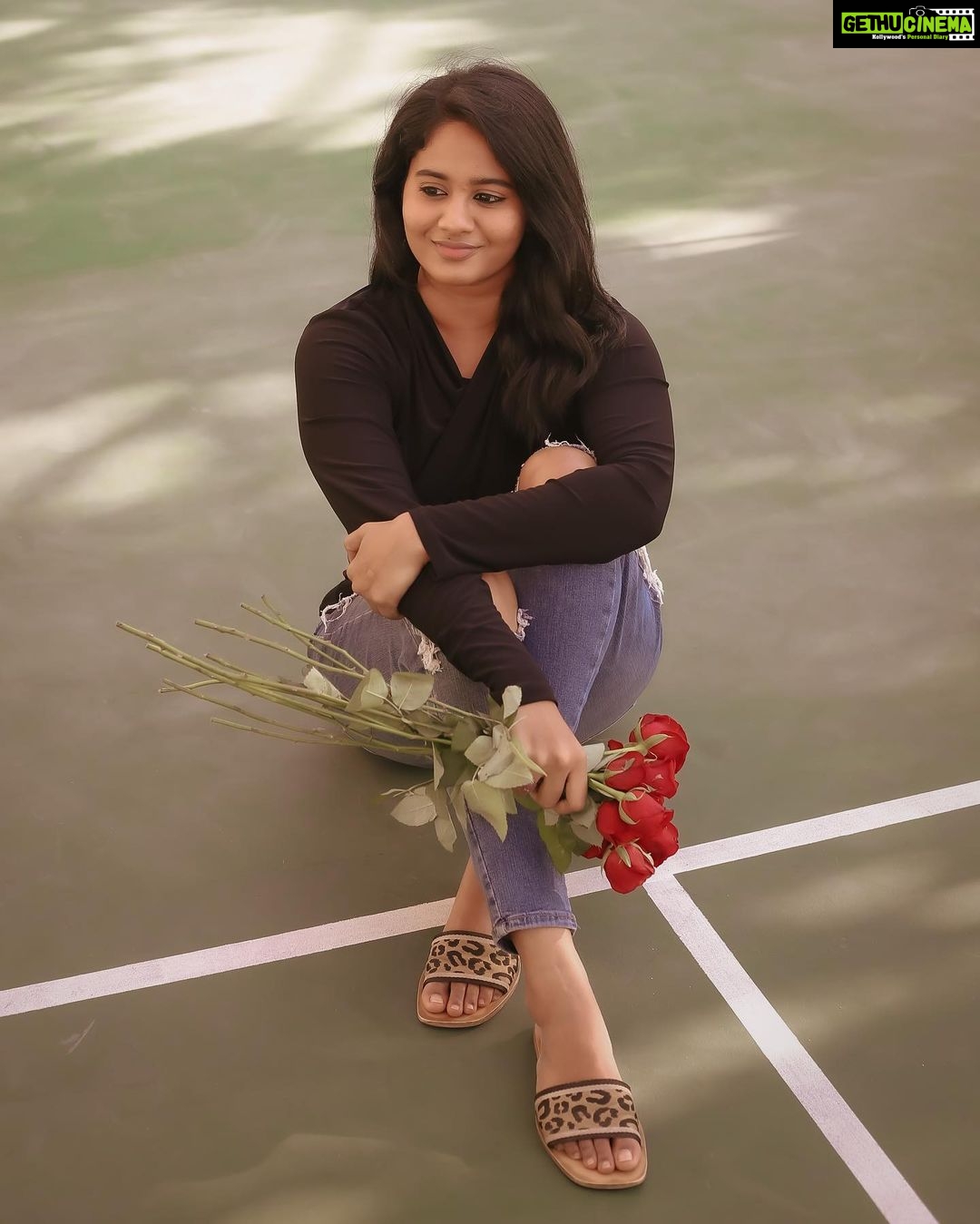 Brigida Instagram - POV: Give me fresh Flowers & old Love🌹 📸 - @you_and_i_studios Shot - @brigida_saga 💫 #valantinesday #valentines #valentine #love #rose #roses #fashion #lifestyle #fashionshoot #actor #actress #tamilcinema #kollywood #cinema #art #artist #artistsoninstagram #asethetic #loveislove #roses #redrose #sunset #dusk #portrait #portraits #brigida #movies #photography #photoshoot #photooftheday #youandistudios