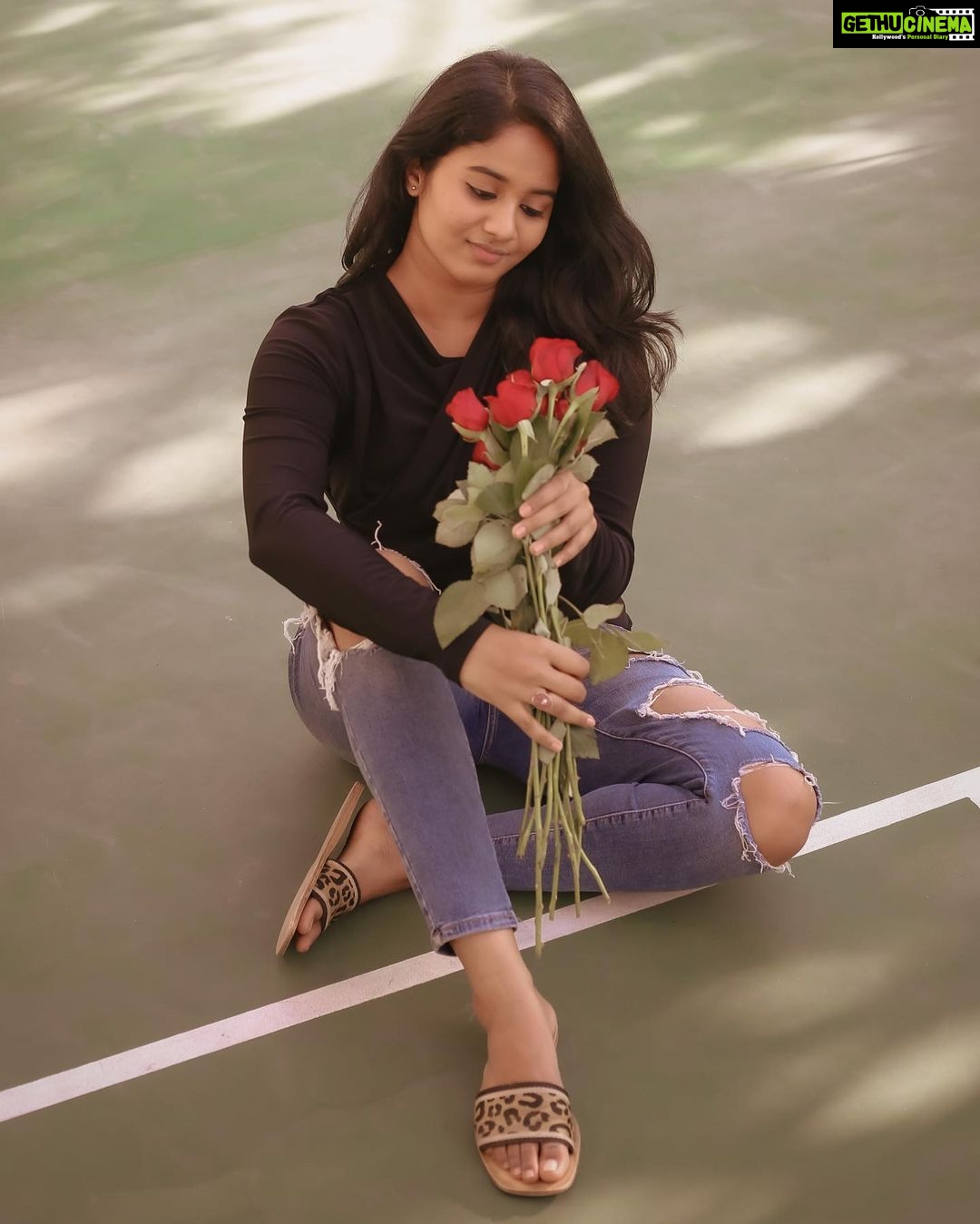 Brigida Instagram - POV: Give me fresh Flowers & old Love🌹 📸 - @you_and_i_studios Shot - @brigida_saga 💫 #valantinesday #valentines #valentine #love #rose #roses #fashion #lifestyle #fashionshoot #actor #actress #tamilcinema #kollywood #cinema #art #artist #artistsoninstagram #asethetic #loveislove #roses #redrose #sunset #dusk #portrait #portraits #brigida #movies #photography #photoshoot #photooftheday #youandistudios