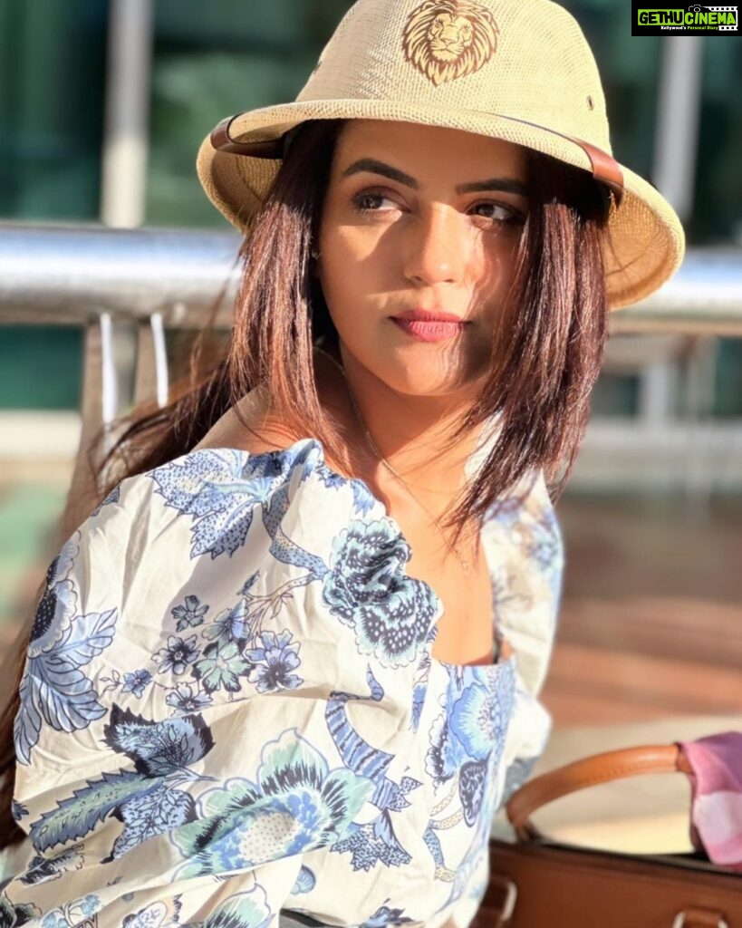 Chaitra Reddy Instagram - Travel is an investment on yourself ..! This was a picture taken , before my beautiful Yatch ride 😍 My travel partner: @touronholidays Photography: @actor_avinash_official