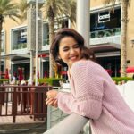 Chaitra Reddy Instagram - Travel is a therapy..! @touronholidays 🌸 #dubaiwithtouron #letstouron #touronmoments Dubai Mall-Burj Khalifa