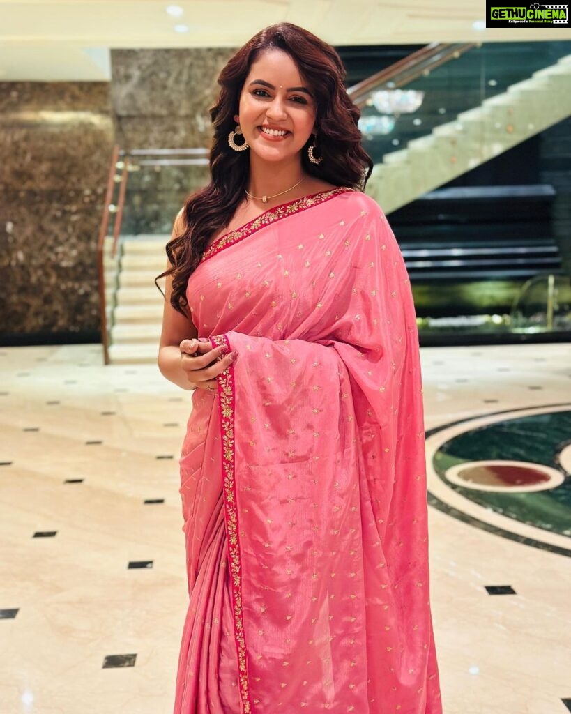 Chaitra Reddy Instagram - This beautiful saree is from @selaiyum_ravikaiyum ..! I badly wanted to post and give a shout out to my dearest akka @yamuna__chinnadurai her styling and taste is so elegant…! Do check out the page for more beautiful collection ❤ And meet this cutieee @madhumitha.h_official 🙈 always the cutest 😍