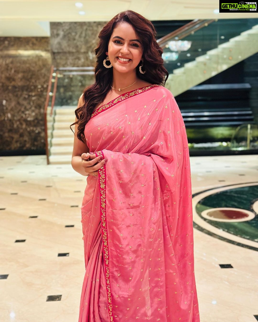 Chaitra Reddy Instagram - This beautiful saree is from @selaiyum_ravikaiyum ..! I badly wanted to post and give a shout out to my dearest akka @yamuna__chinnadurai her styling and taste is so elegant…! Do check out the page for more beautiful collection ❤️ And meet this cutieee @madhumitha.h_official 🙈 always the cutest 😍