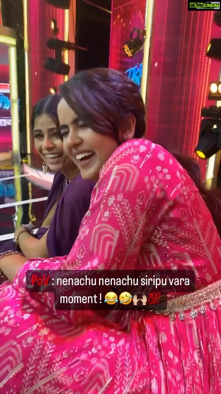 Chaitra Reddy Instagram - Best laugh award goes to chaithu ππ€£π― @chaitrareddy_official β₯οΈππΌπ Nenachu nenachu sirika vendithu ππ― . . . #vjaswath #chaithrareddy #kayal #ranjithame #inbetweebshoot #fun #comedy #bestlaugh #weirdlaugh #funnylaugh #justforlaughs #cantcontrollaughing #shootingdiaries #suntv #reels #reelsinstagram Chennai, India