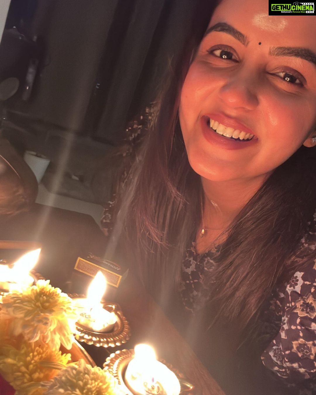 Chaitra Reddy Instagram - 18•2•2023 For the first time I was under full Shivaratri vratha which gave me immense joy celebrating..! So much of peace and enlightenment ✨ After my work travelled to Thiruvannamalai , walked for 16kms - was up the whole night , had a great dharshanam at the temple the next day ..! Had my friends who accompanied me ..! Thank you so much for being there for me ..! ❤️ @deepak_durai_photography @akshitha_ashok__ ..! (Did wonders for the first time ever she was fasting and walked along with me for 4 hours altogether) 😂 #gratitude #mahashivratri #omnamahashivaya Thiruvannamalai,tamilnadu