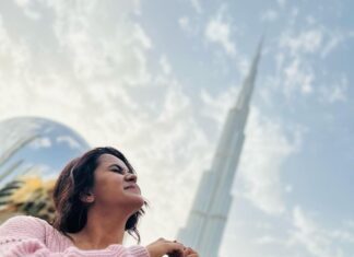 Chaitra Reddy Instagram - Travel is a therapy..! @touronholidays 🌸 #dubaiwithtouron #letstouron #touronmoments Dubai Mall-Burj Khalifa