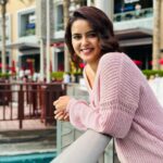 Chaitra Reddy Instagram - Travel is a therapy..! @touronholidays 🌸 #dubaiwithtouron #letstouron #touronmoments Dubai Mall-Burj Khalifa