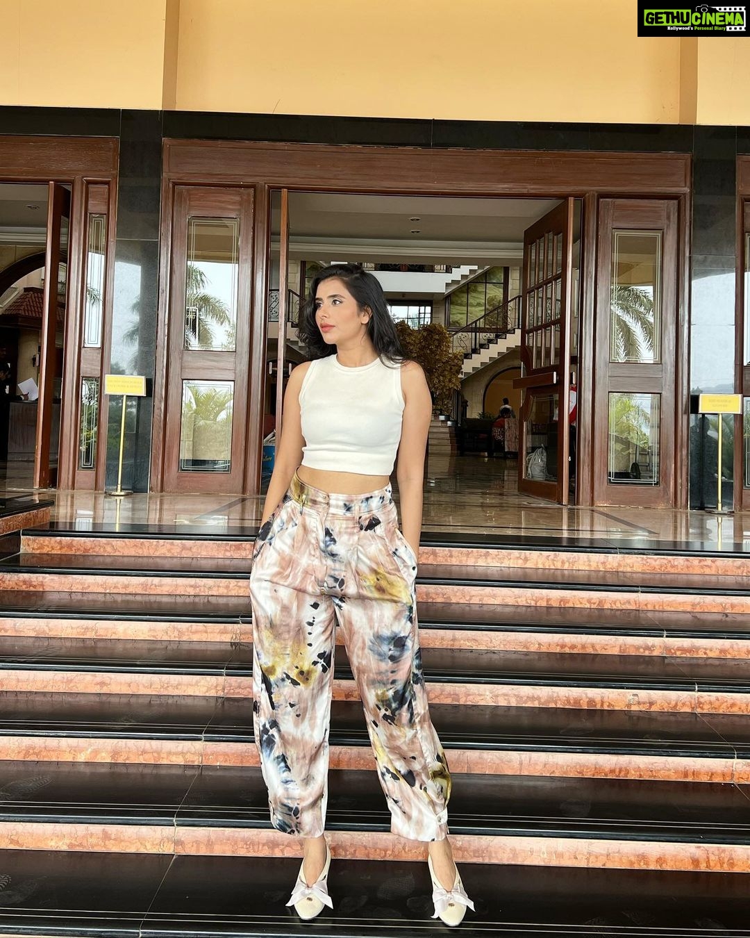 Charu Asopa Instagram - You glow differently , when You’re actually happy❤️